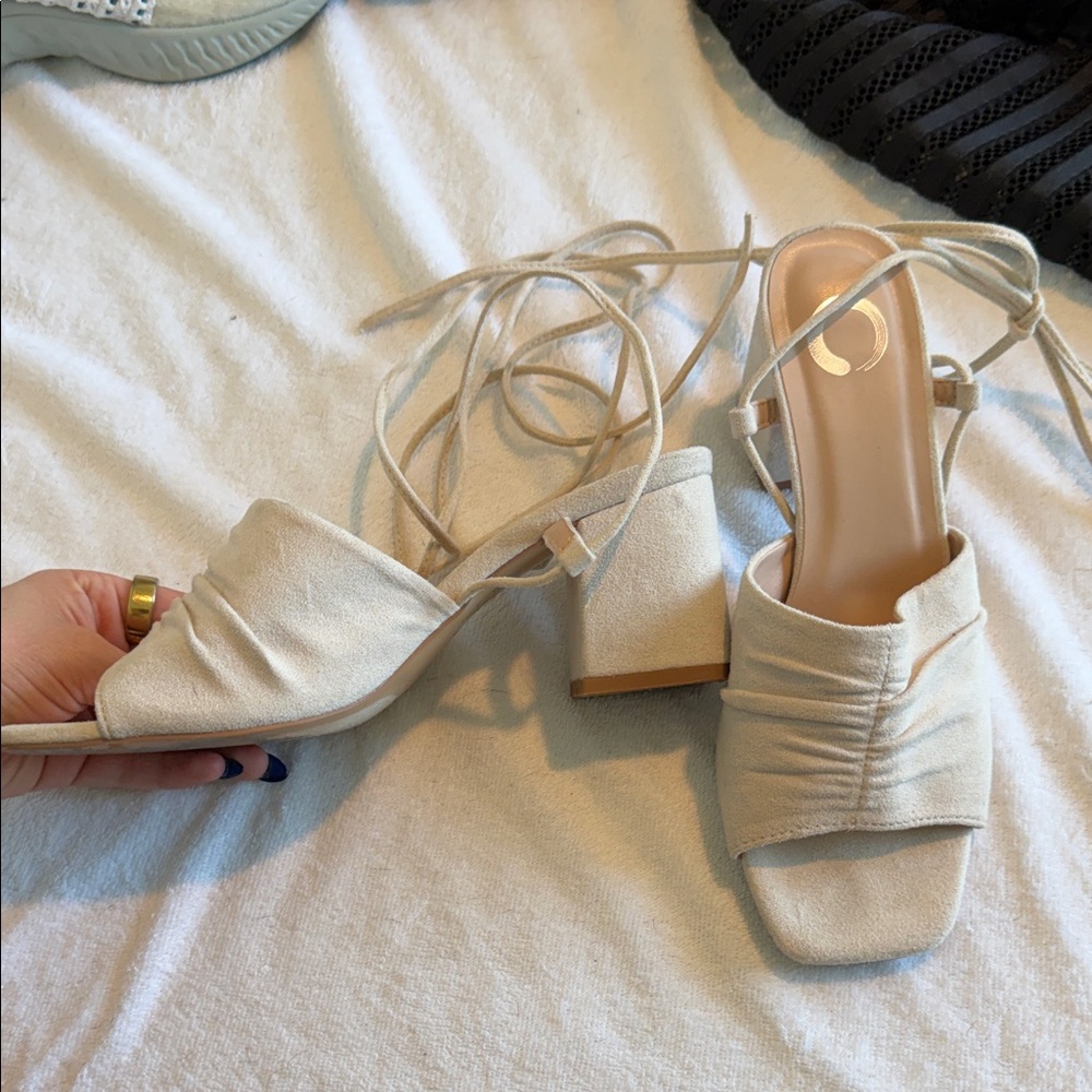 Circus by Sam Edelman Beige Ruched Heels - Picture 2 of 4